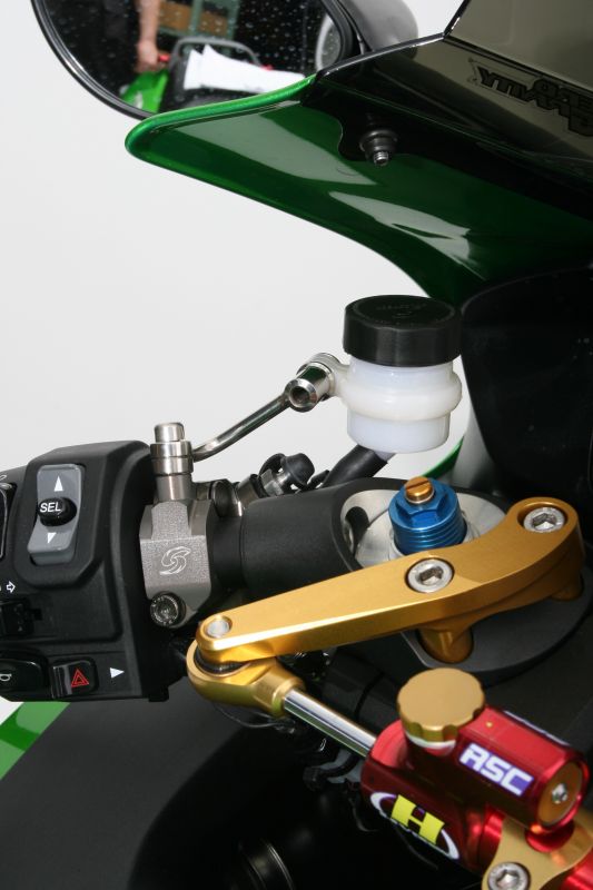 Reservoir bracket - rod style