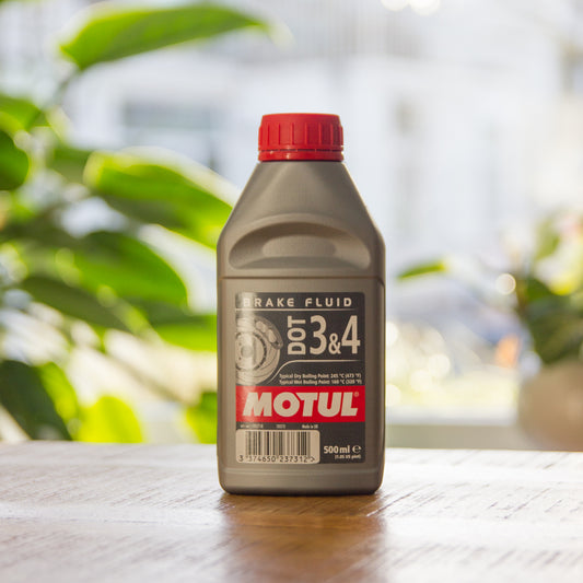 Motul DOT 3 & 4 brake fluid DOT4 DOT3