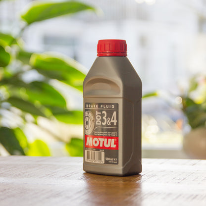 Motul DOT 3 & 4 brake fluid DOT4 DOT3
